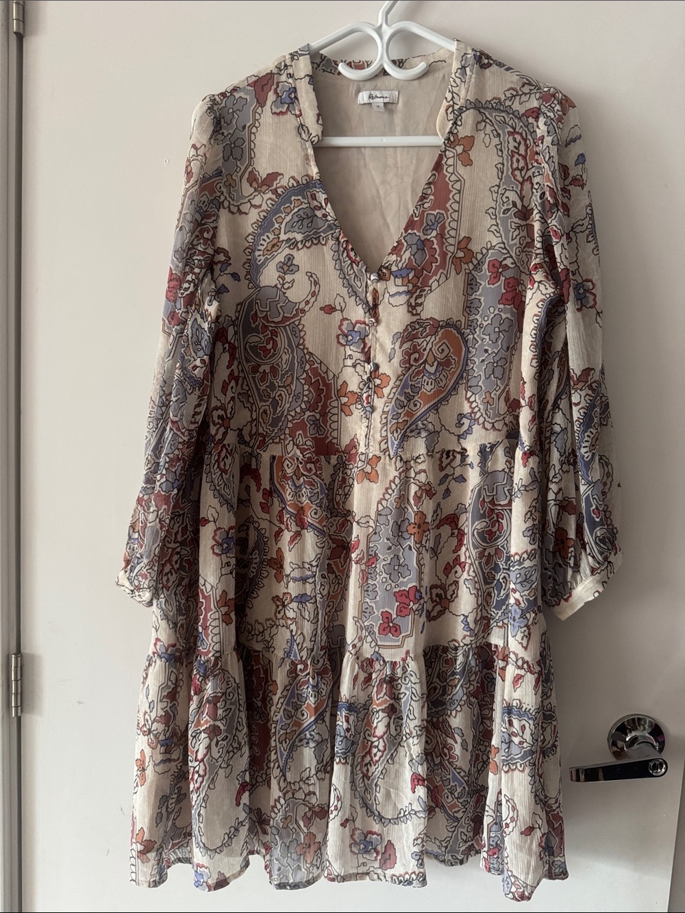 Like new Reitmans Cream Paisley chiffon dress